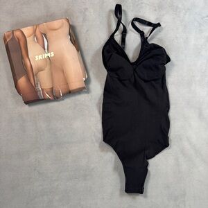 SKIMS Black Women's Thong Bodysuit L/XL